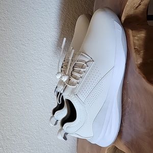 Clove Brilliant White Comfort Nursing Tennis Shoes